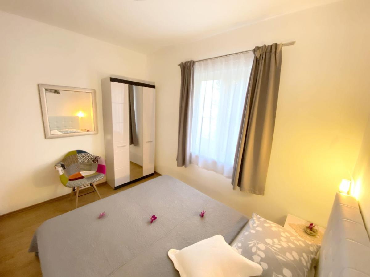 Apartments Saric Biograd Na Moru Exterior photo