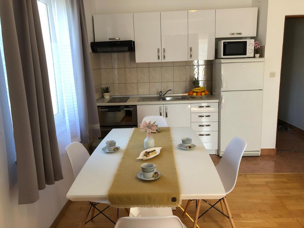 Apartments Saric Biograd Na Moru Exterior photo